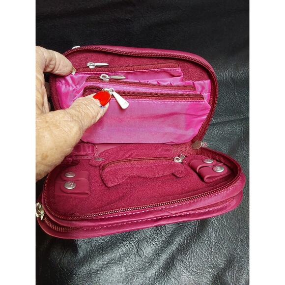 NEW Lug Flipper Jewelry Clutch Quilted Burgandy Travels Wristlet Zip Around - Picture 6 of 6